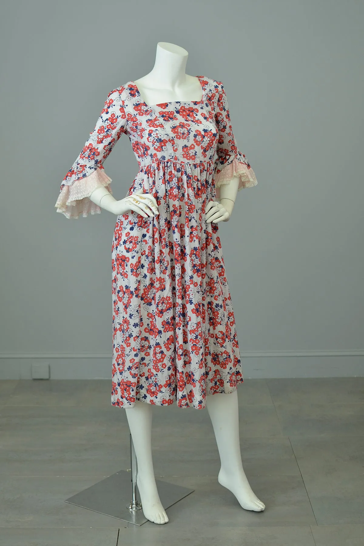 1970s Floral Print Ruffle Sleeves Baby Doll Peasant Dress