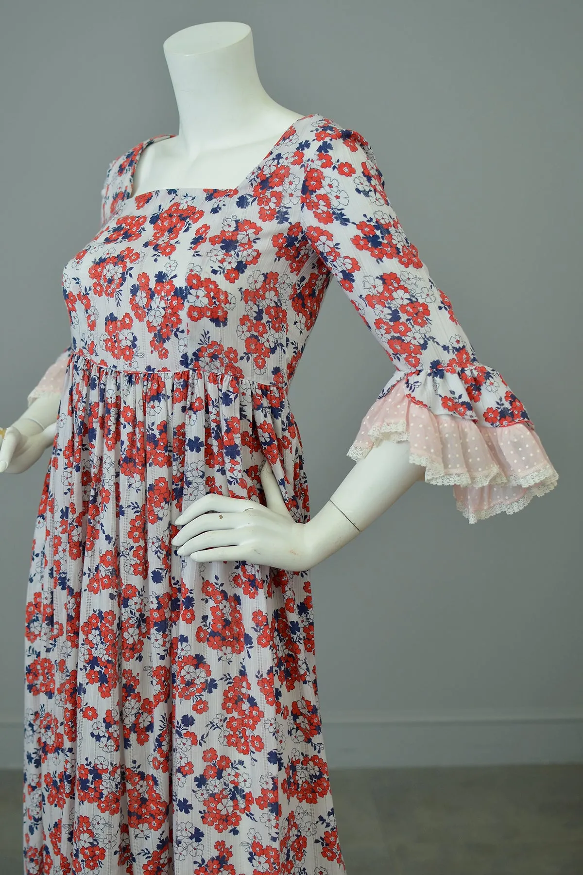 1970s Floral Print Ruffle Sleeves Baby Doll Peasant Dress