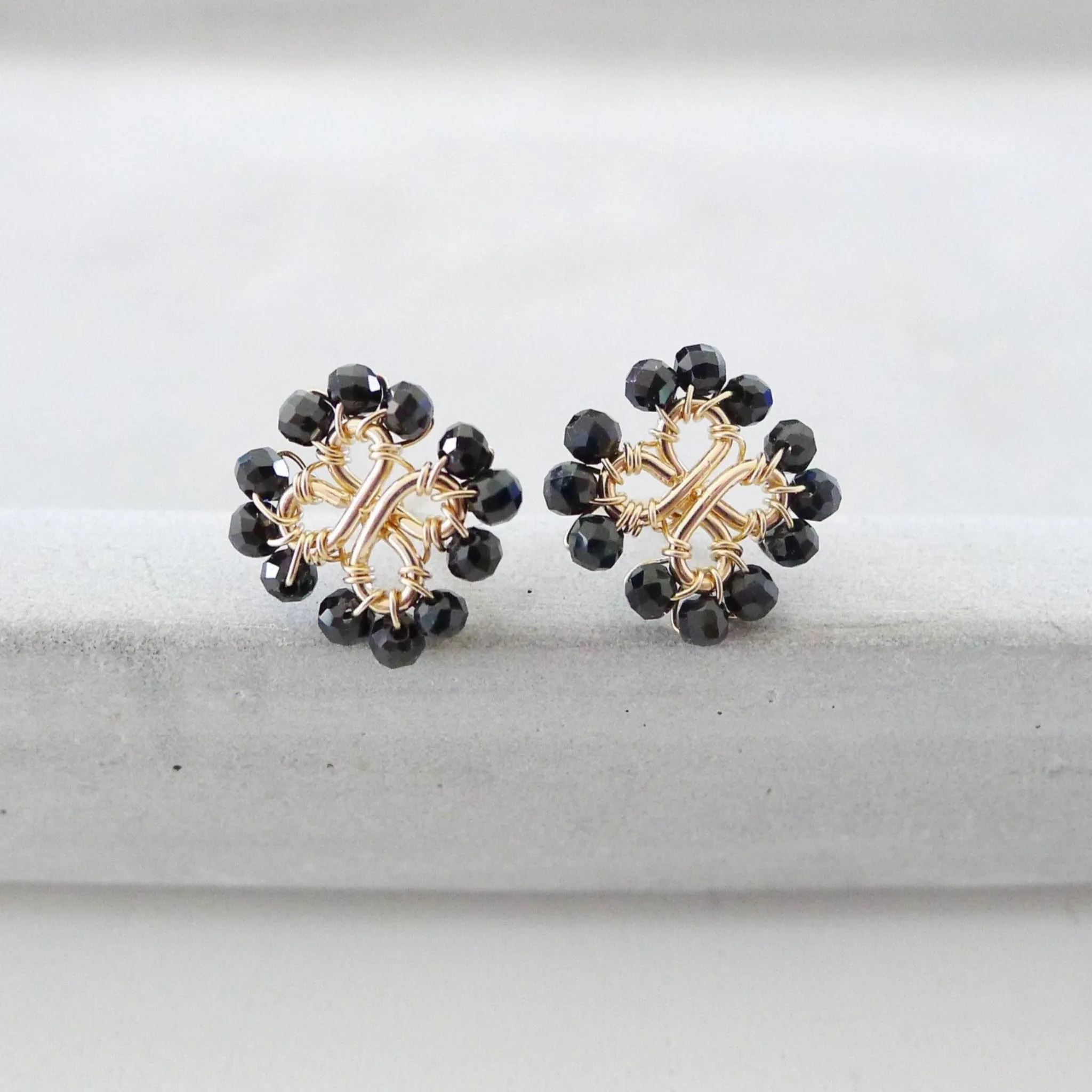 Clover Earstuds / Black Spinel