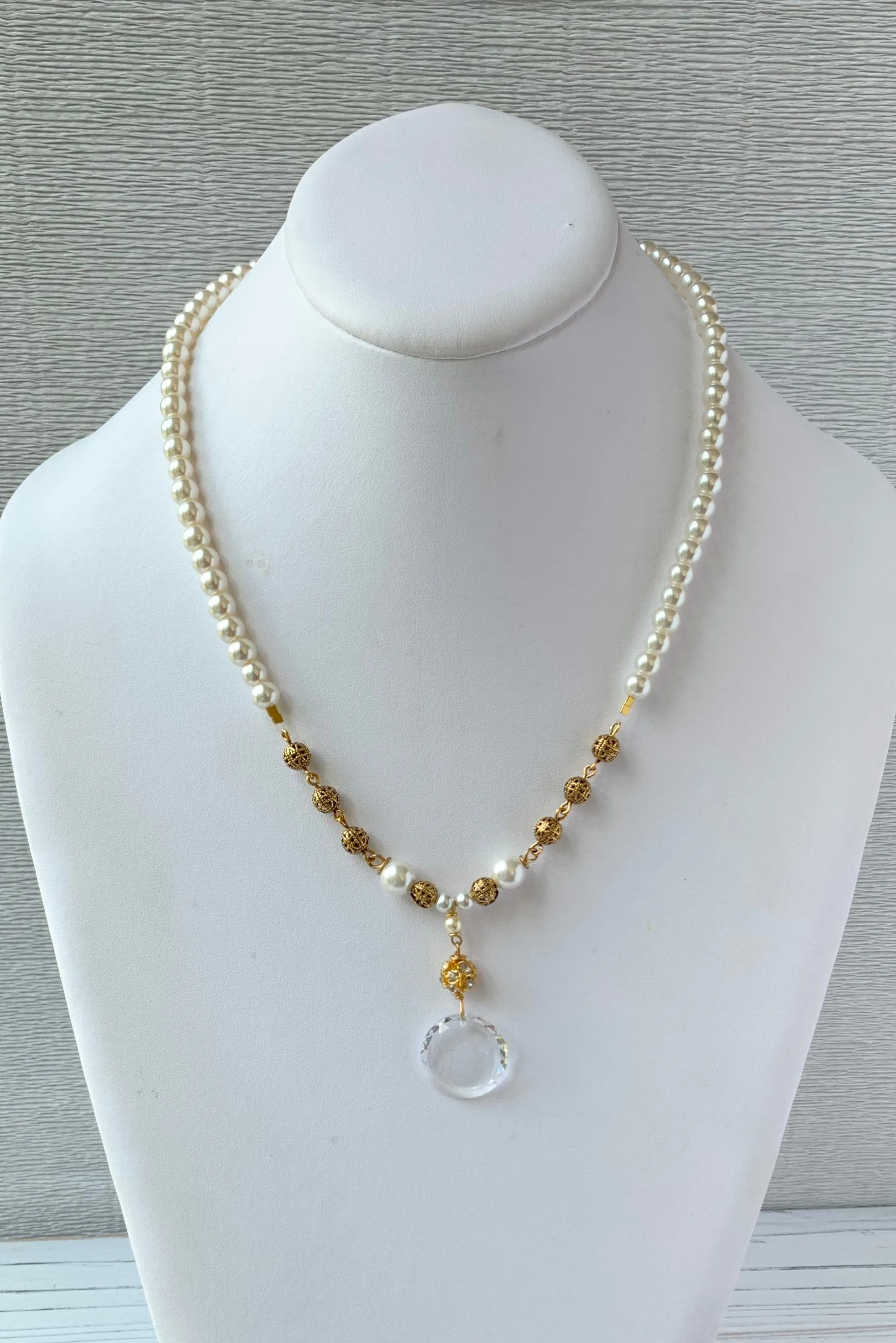 Crystal Pendant Pearl Necklace