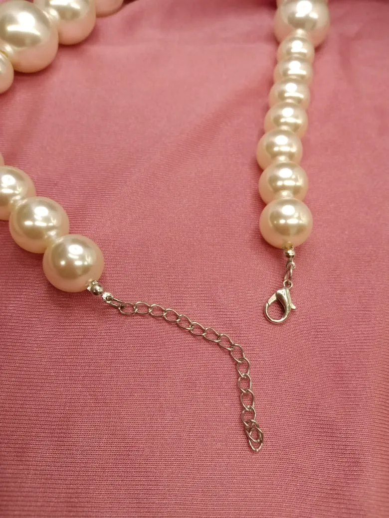 Divine Pearl Necklace With Earrings