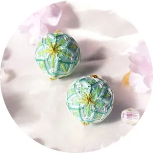 HAReTEMRI FACTORY | Temari Earrings 1.5cm | Sakura Light Green