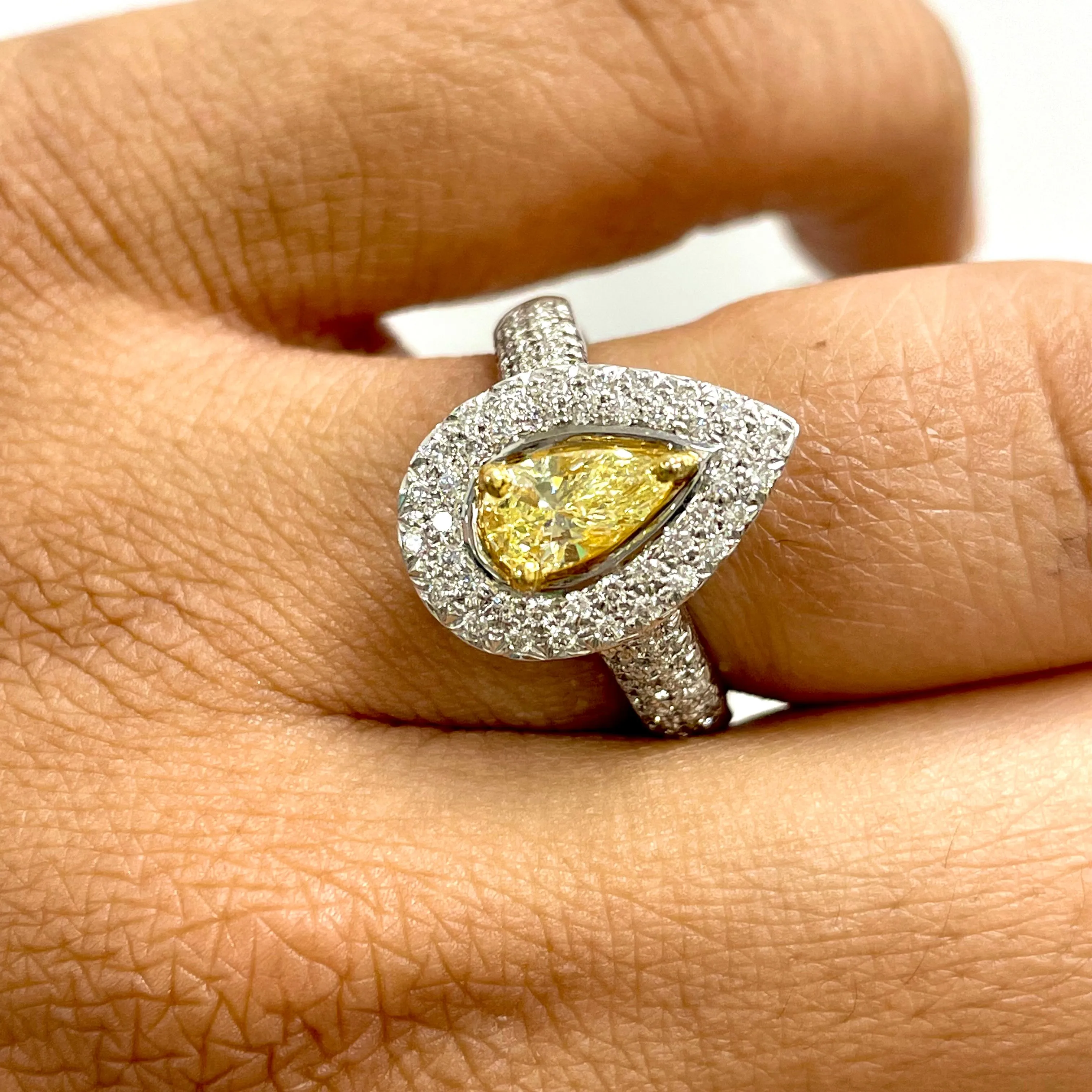 Luz Ring (0.56 ct Pear Shape Fancy Yellow SI2 Diamond) in White Gold