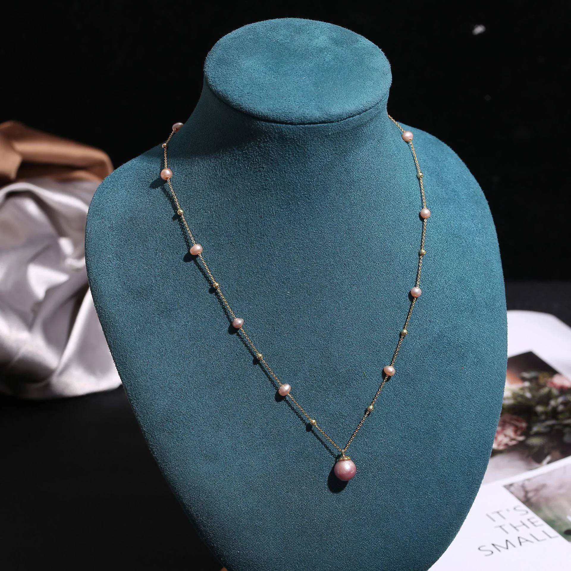 Pearl Teardrop Pendant Beaded Necklace