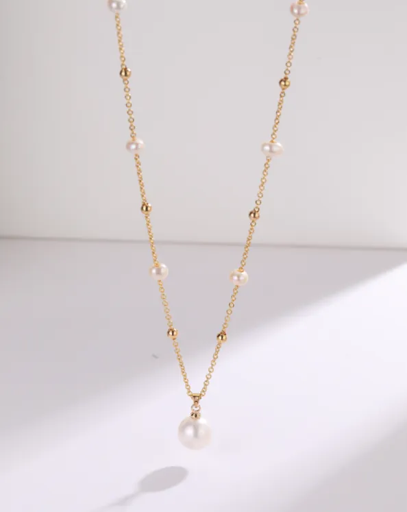 Pearl Teardrop Pendant Beaded Necklace